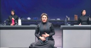İranlı Kadınlardan “Lezzetli” ve Çarpıcı Bir Oyun