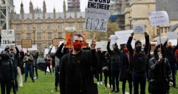 Londra’da Tiyatro Emekçileri Eylem Yaptı