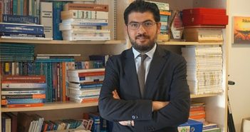 Akademisyen Doç. Dr. Oğuz Demir, Öğrenciler için Sahnede