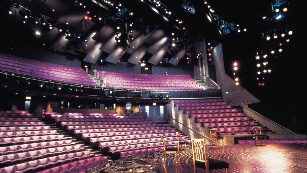 Пустой концертный зал. Национальный театр (National Theatre). Королевский национальный театр в Лондоне. Театр Оливье в Лондоне. Королевский национальный театр, Лондон, 1963–1976.