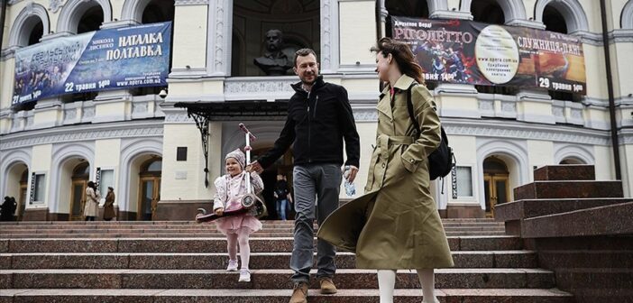 Ukrayna’nın Başkenti Kiev’deki Opera Tiyatrosu Savaşın Gölgesinde Faaliyete Geçti