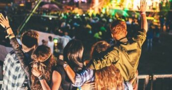Sanatçılardan Müzik Yasaklarına Karşı Ortak Açıklama: Bu Ülkenin Tek Sahibi Değilsiniz