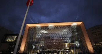 AKM’nin Sanatçılarından “Otopark ücreti” Tepkisi: Kampanya Başlattılar