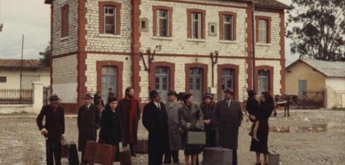 Sinema ve Tiyatro, Politika İçin Bir Silahtır