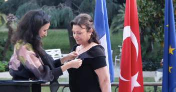 Leman Yılmaz Sanat ve Edebiyat Şövalyesi