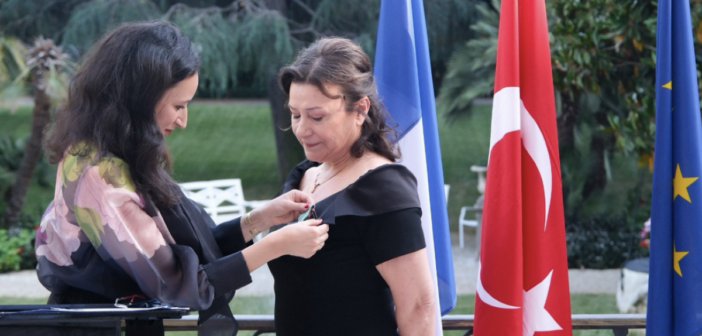 Leman Yılmaz Sanat ve Edebiyat Şövalyesi