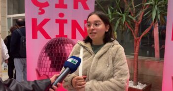 Bakırköy’de “Çirkin” Oyunu Ayakta Alkışlandı