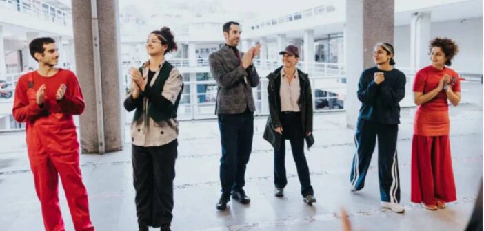 İMÇ’de Sahnelenen ‘Açık Mülk’, Gerçek ve Kurgu Arasında bir Gezintiye Çıkarıyor