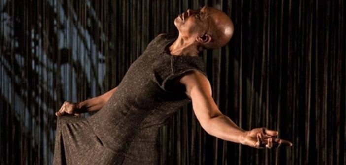 Kutsal Bir Jest Olarak Dans