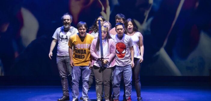 Hamlet: Görünmezlik Duvarlarının Kırılması