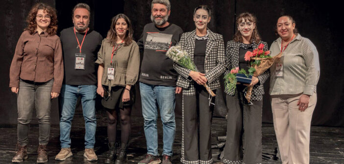 İzmir Tiyatro Festivali Devam Ediyor