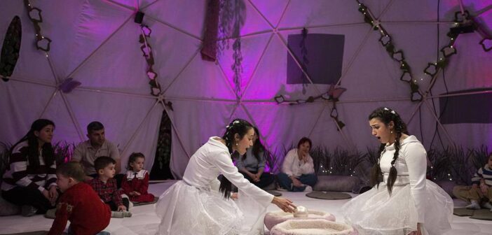 “Parla” Oyunu Akün Sahnesi’nde Prömiyerini Yaptı