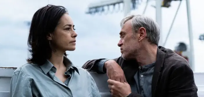 Tiyatrocu Bir Ailenin Hızlı Çöküşü: Sarı Zarflar