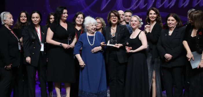 30. Bedia Muvahhid Ödülü Elif Verit Ve Gizem Akkuş’un