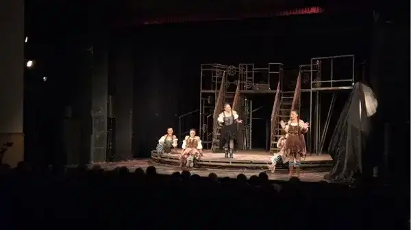 İstanbul Devlet Tiyatrosu, ‘Lysistrata’ Oyunuyla Kosova’da Sahne Aldı
