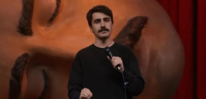 Yurt Dışından Dönen Komedyen Deniz Göktaş, Havaalanında Gözaltına Alındı
